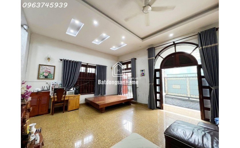 Biệt Thự Ngang 12m Hiếm Có, 242m2 Trung Tâm Dĩ An, Hoàn Công, 8.2 Tỷ